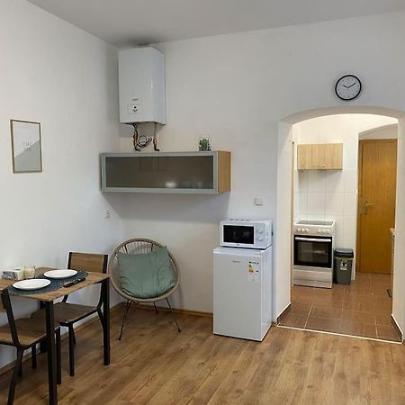 Cozy 1 Bedroom Studio In The Center Of Pilsen Esterno foto
